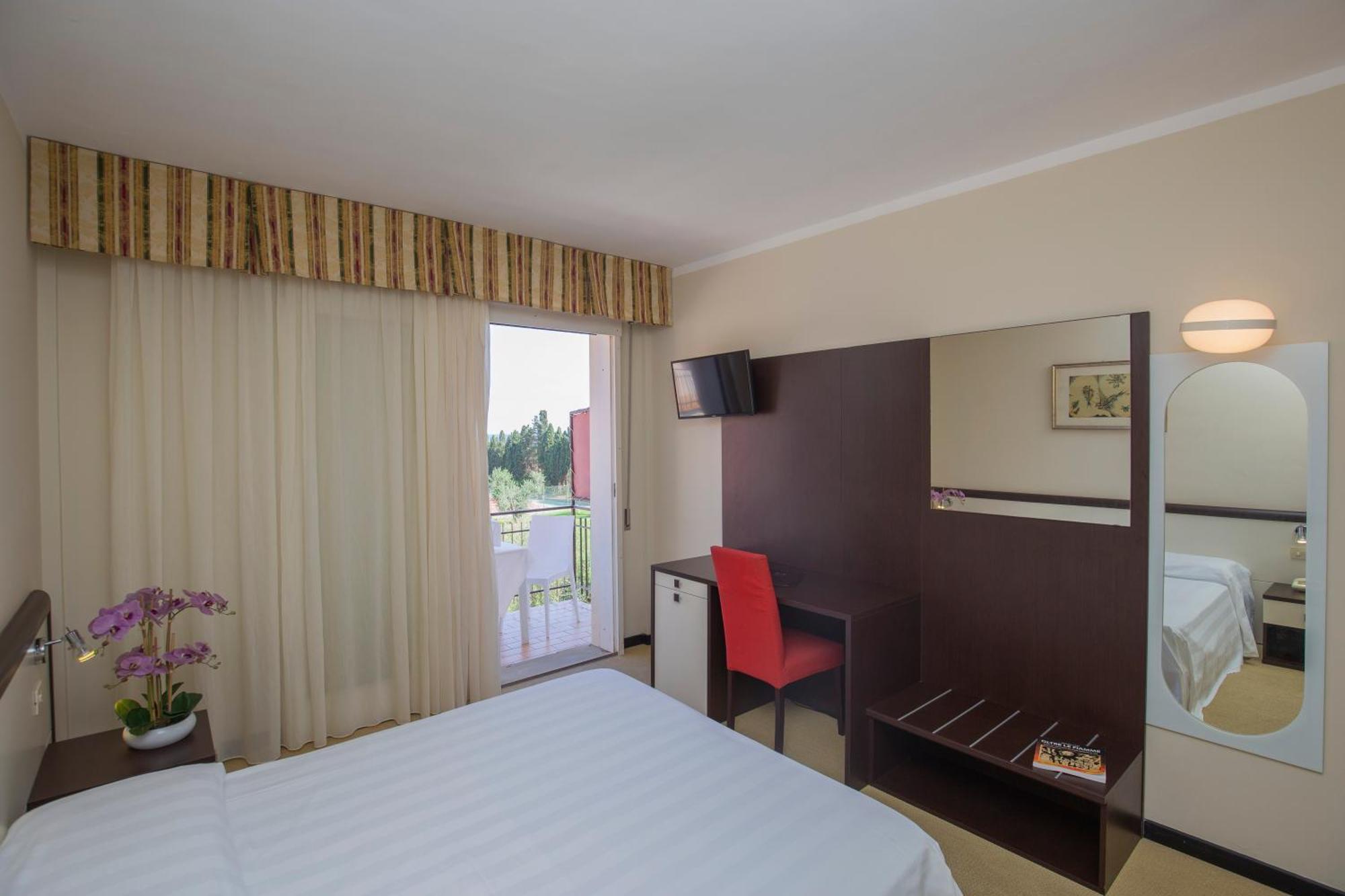 Hotel Fabricia Портоферайо Екстериор снимка