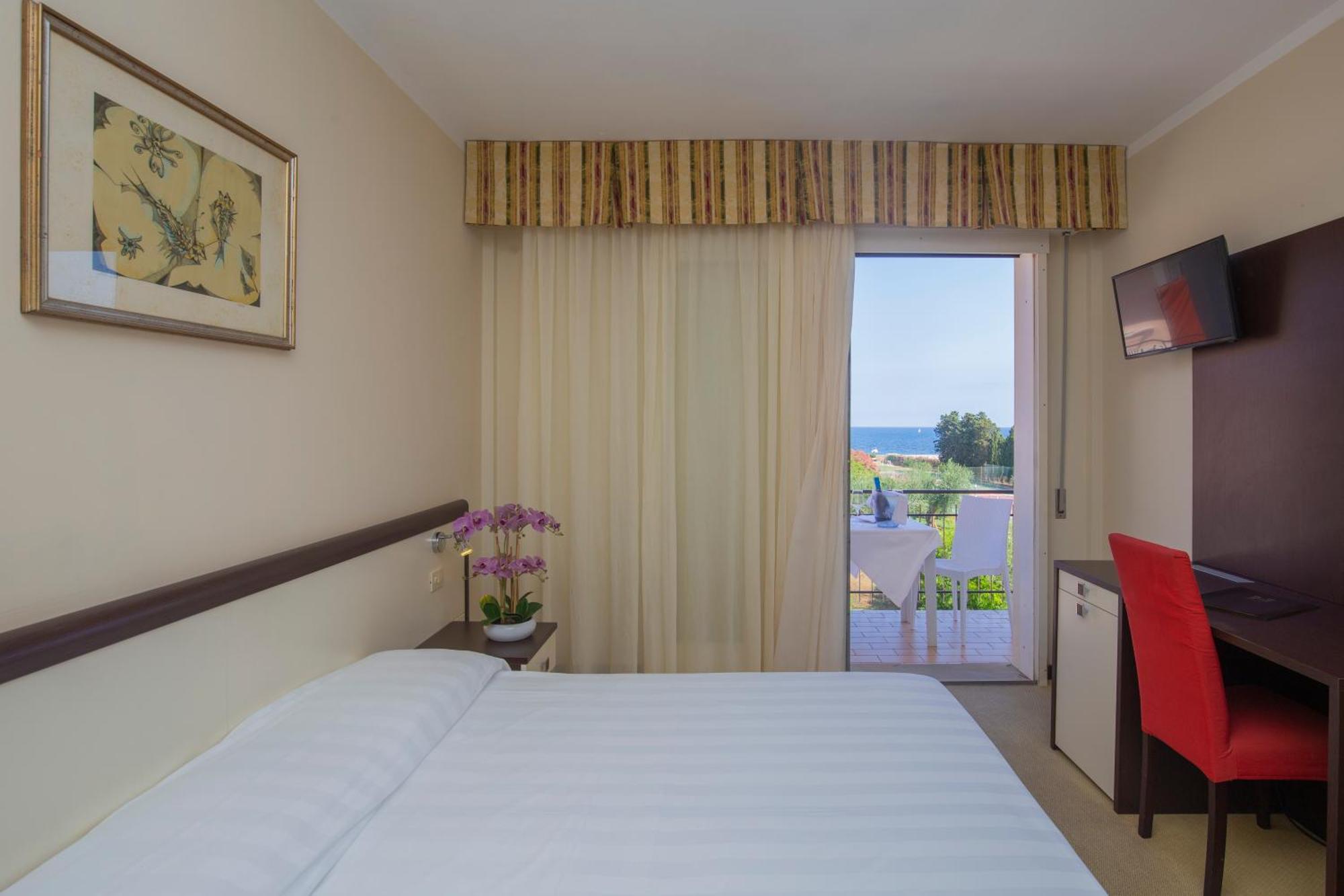 Hotel Fabricia Портоферайо Екстериор снимка